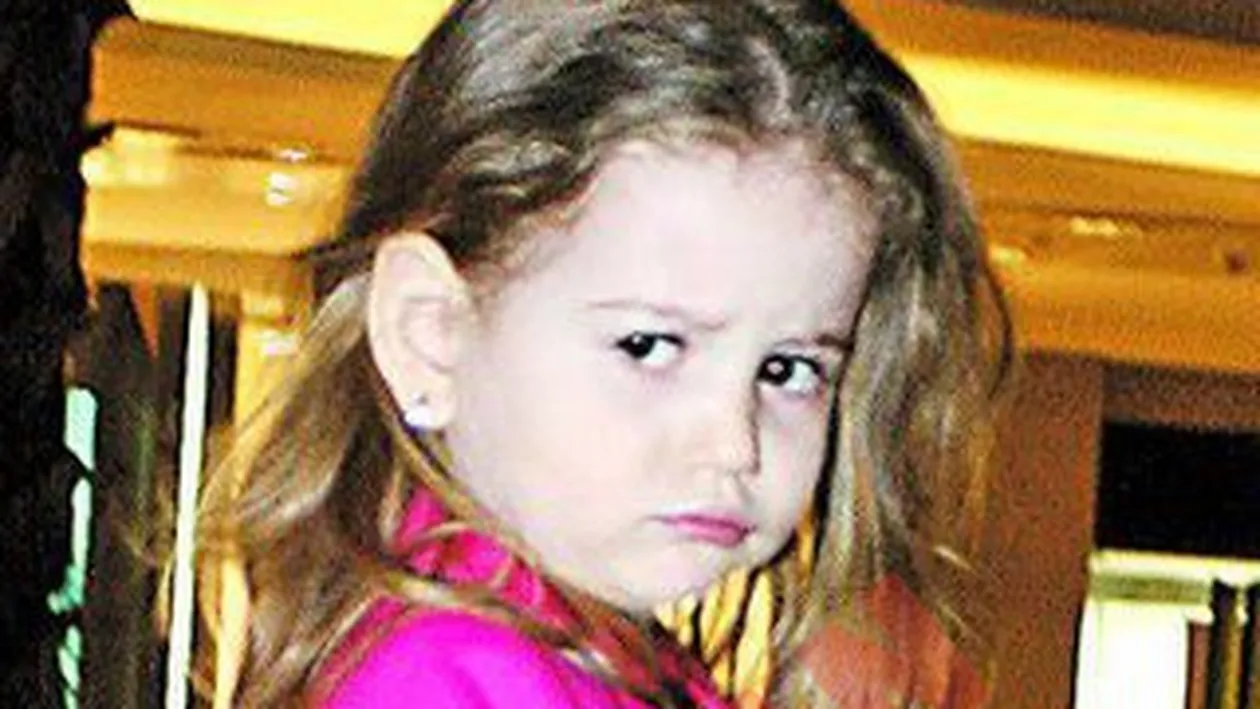 Psihologul care o consiliaza pe fetita Columbenilor: Irinuca isi rupe papusile, le bate, le trage de par