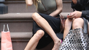 Sarah Jessica Parker, la o barfa mica pe scarile casei