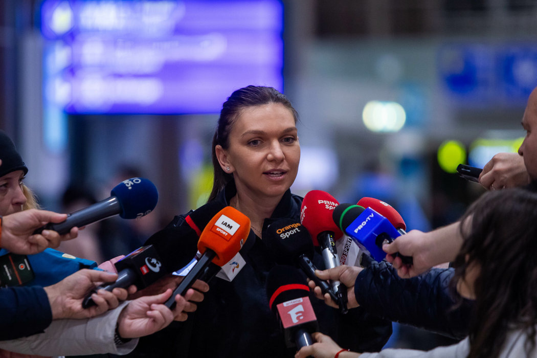 Simona Halep soseste pe aeroportul Henri Coanda, dupa verdictul de la TAS, prin care suspendarea de patru ani i-a fost redusa la noua luni, in Otopeni, joi, 07 martie 2024. Inquam Photos / Ovidiu Micsik