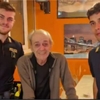 „Dragă 112, mă simt singur”. Mesajul unui octogenar care a devenit viral. Gestul făcut de oamenii legii
