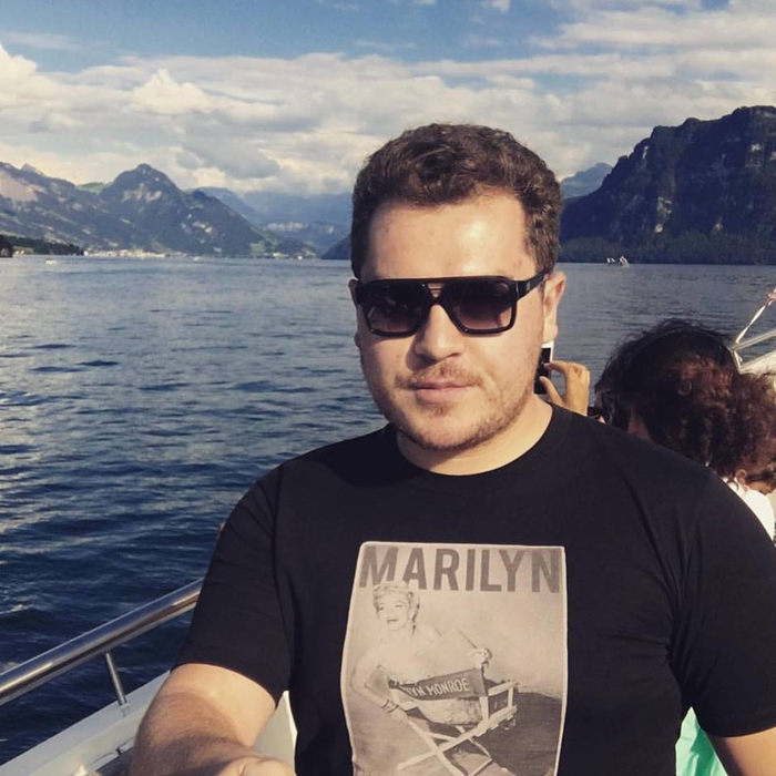Fiul Rovanei Plumb, Răzvan, zis "Bozo", ex-iubitul Denisei