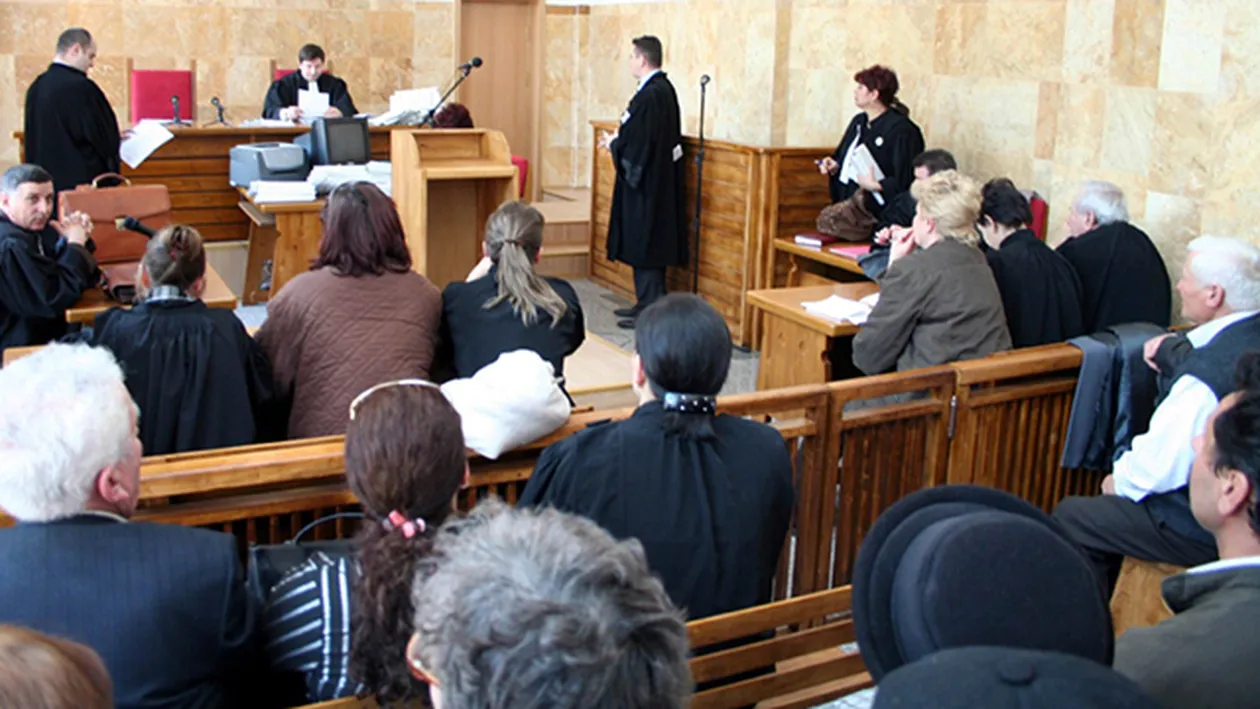 Reactii NEASTEPTATE din partea unui interlop! Si-a scos cutitul in sala de judecata