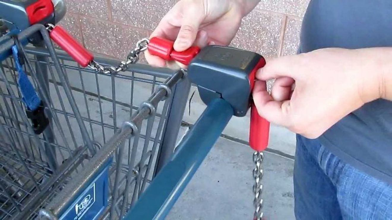 Cum deblochezi un cărucior de supermarket fără monedă! E atât de simplu şi la îndemâna ta
