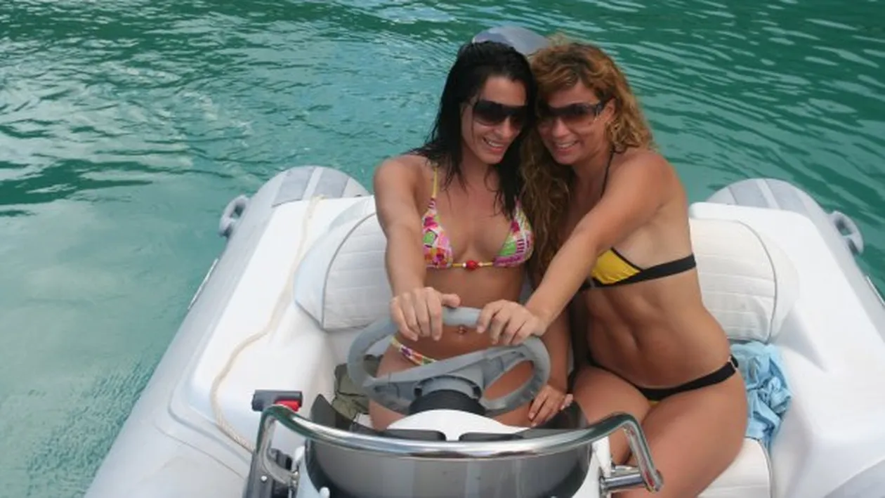 Atentie, campioane la apa! Uite-le pe gimnastele noastre cum arata in afara concursurilor. La mare, la soare…