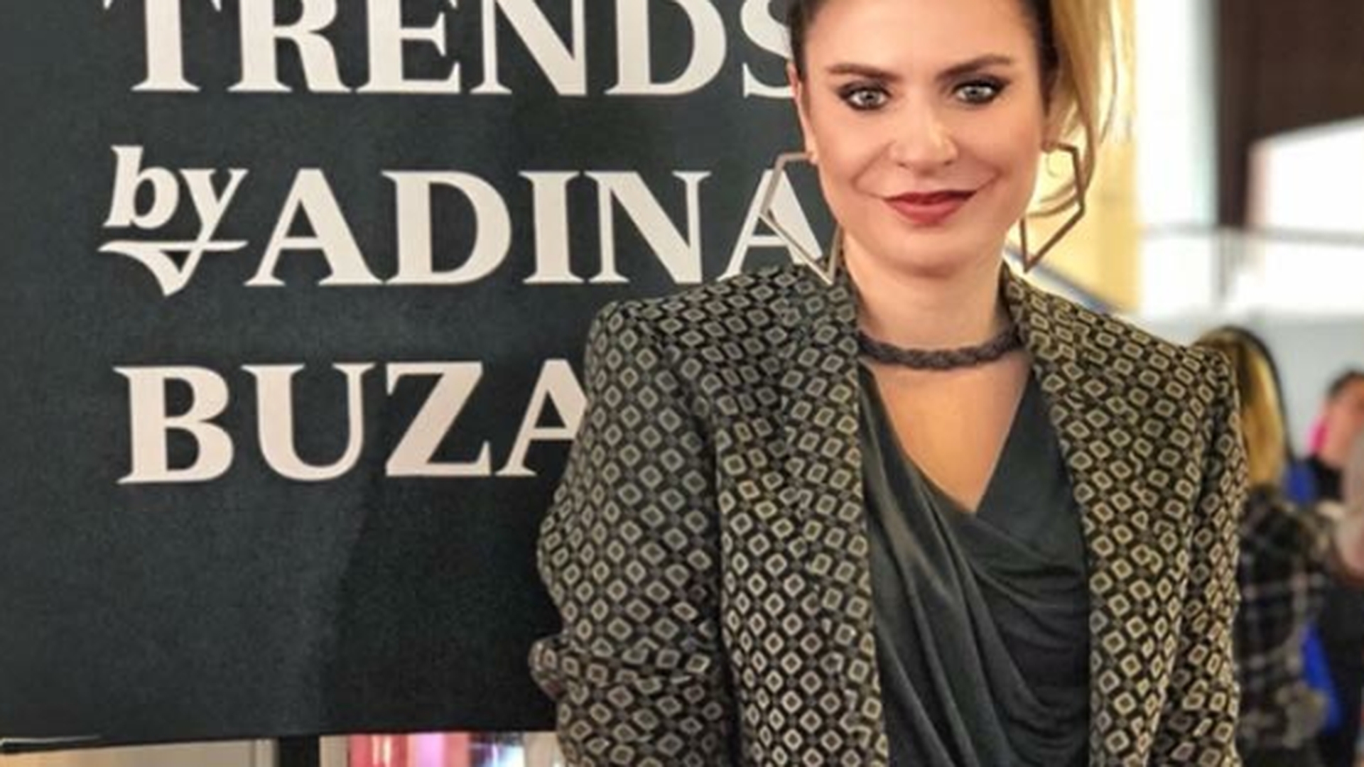 Red code in moda: Adina Buzatu provoaca vedetele feminine sa poarte haine masculine!