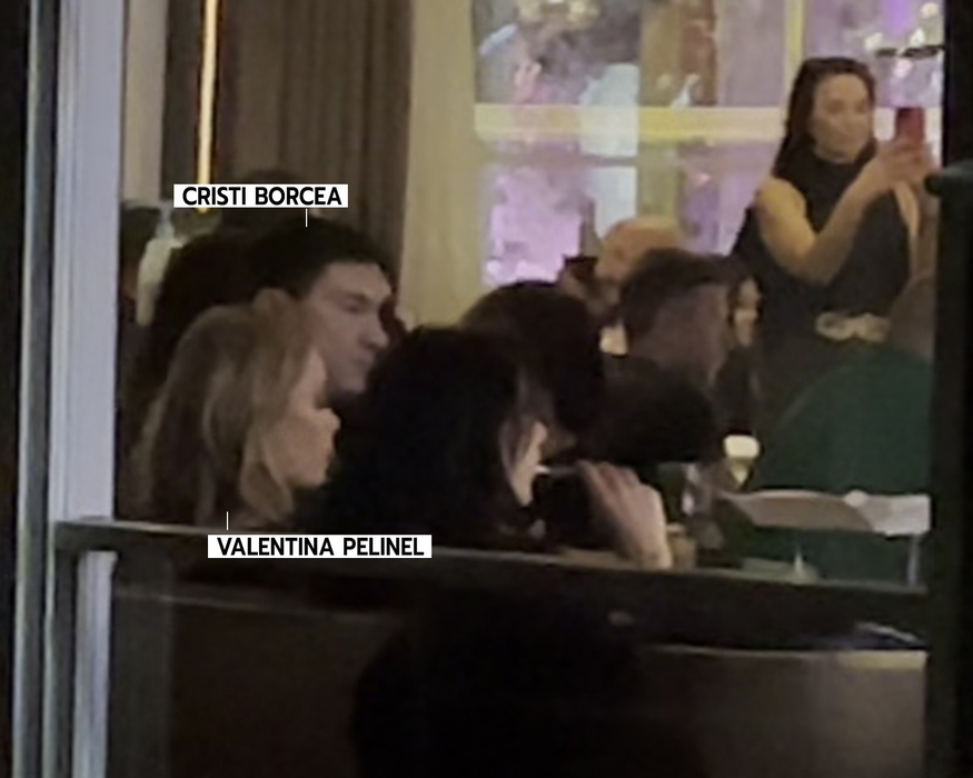 Cristi Borcea și Valentina Pelinel, la masă, într-un restaurant din Herăstrău, alături de prieteni (Foto: CANCAN.RO)