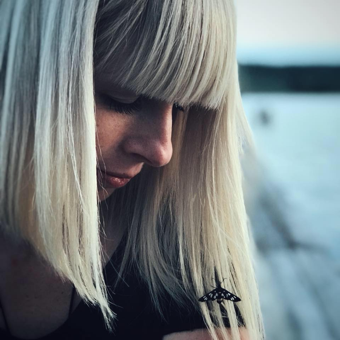 Jurnalista Ioana Moldovan, cu arsuri pe față și pe mâini, după protestele din Piața Victoriei!