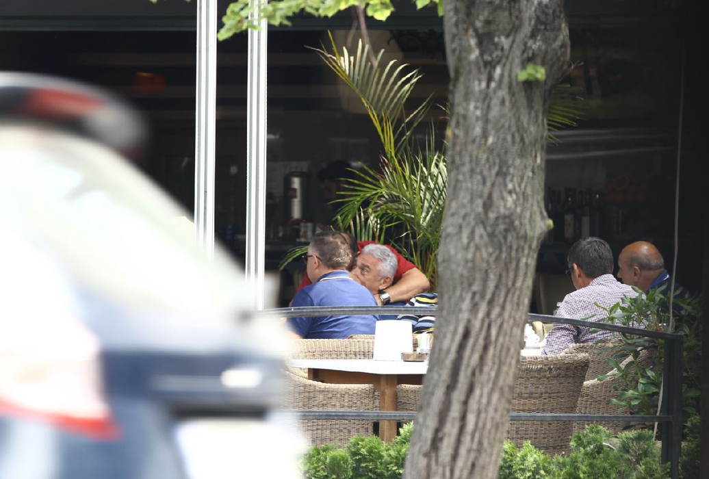 Giovanni Becali se simte ca peștele-n apă alături de prietenii lui