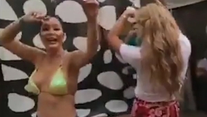 Brigitte Pastramă, dezmăț la petrecerea burlăcițelor. Sexoasele s-au distrat la piscină și au dansat pe manele