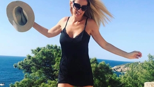 ANDREEA BĂNICĂ şi-a etalat silueta în costum de baie! Uite cum s-a pozat vedeta în vacanţă