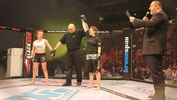 Alice e de vis: e sexy si lupta in cusca! Vezi ce alte talente ascunde frumoasa razboinica!