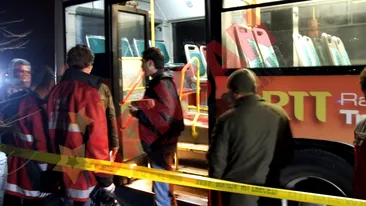 FOTO Femeie injunghiata mortal de sotul ei intr-un autobuz! A murit pe loc