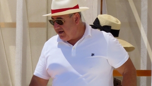 Cocoş a renăscut ca… pasărea Phoenix! Iubita mai tânără cu 25 de ani l-a băgat la ”cură de reîngrăşare”!