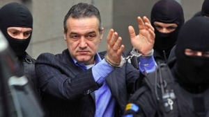 Gigi Becali, umilit in ultimul hal in puscarie! Ce a putut sa ii faca un coleg de celula "Razboinicul Luminii"