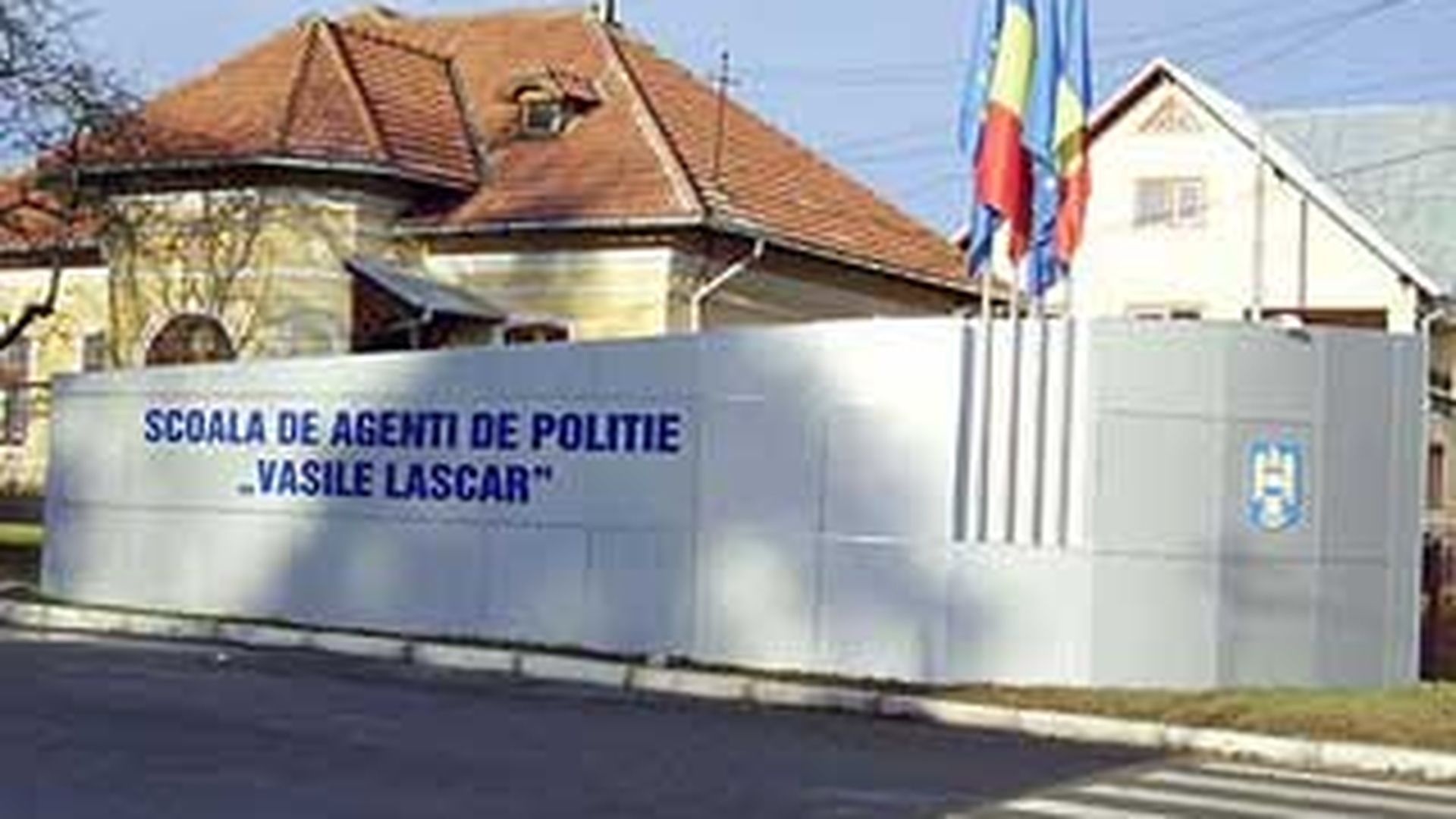 Un cadet al Scolii de Politie din Campina a murit! Baiatul consumase aproape un litru de bauturi energizante!