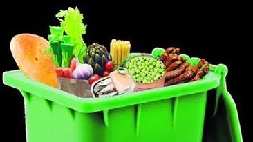 Un roman arunca 15 kilograme de mancare pe luna