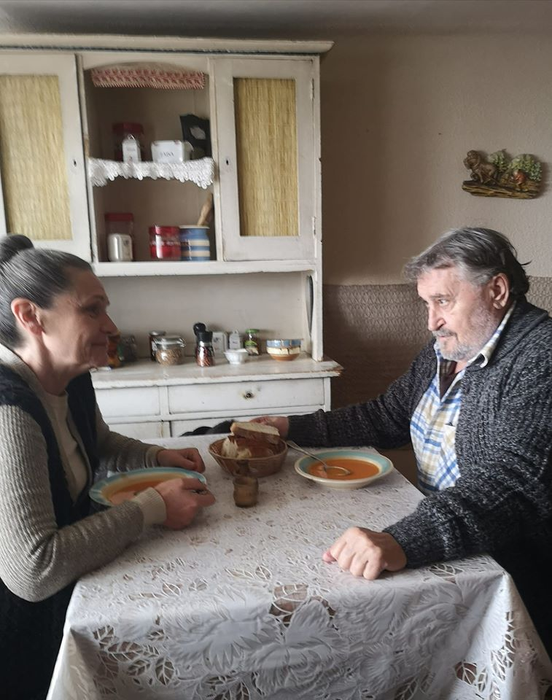 Aura Calarasu-Hasnas și Ion Haiduc, pe platourile de filmare pentru serialul-fenomen “Vlad”, difuzat la Pro TV © Facebook