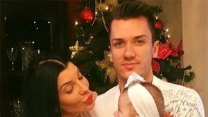 ANDREEA TONCIU s-a pozat aşa, iar burtica le-a atras atenţia fanilor: "Eşti însărcinată din nou?"