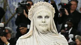 Vedeta care s-a transformat în sculptură pentru Met Gala 2026. Nimeni nu a recunoscut-o!
