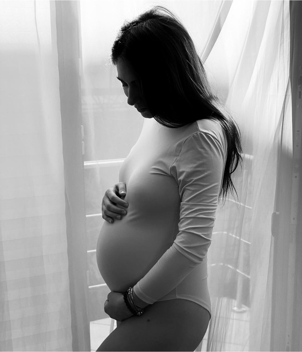 Laura Micovschi a născut azi și am aflat ce nume a ales pentru bebeluș! Cum au fost surprinși prezentatoarea și soțul ei înainte să ajungă la spital