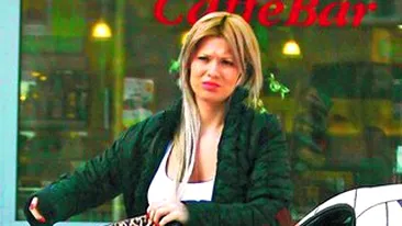 Simona Sensual era sa fie lovita de o masina