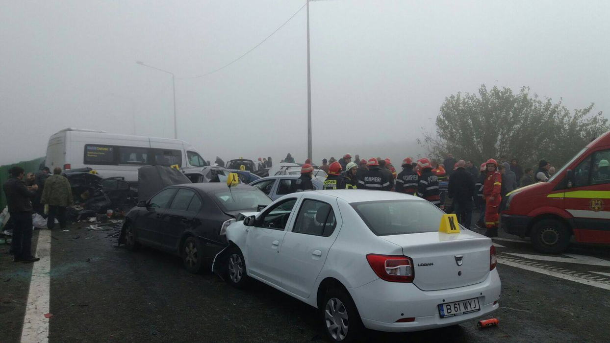 A mai murit o femeie în  accidentul de pe A2.  Sunt 60 de raniti