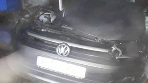 Mașină lovită de tren, în Timiș. Doi italieni au fost transportați la spital