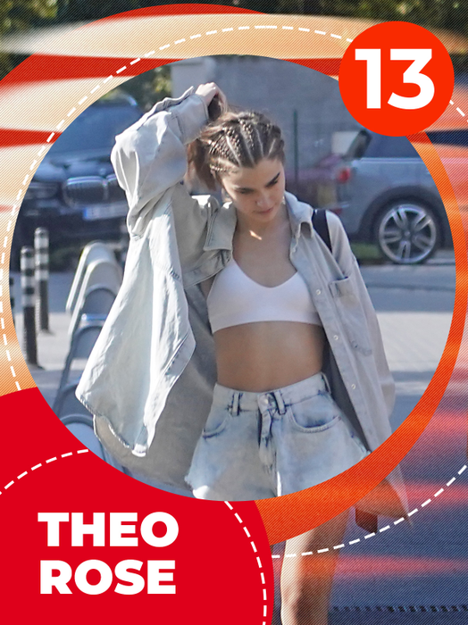 TOP 40 vedete care au lăsat la vedere ce au mai de preţ! Antonia, Loredana sau Tania Budi, sus bluziţa şi… abdomenul la control!