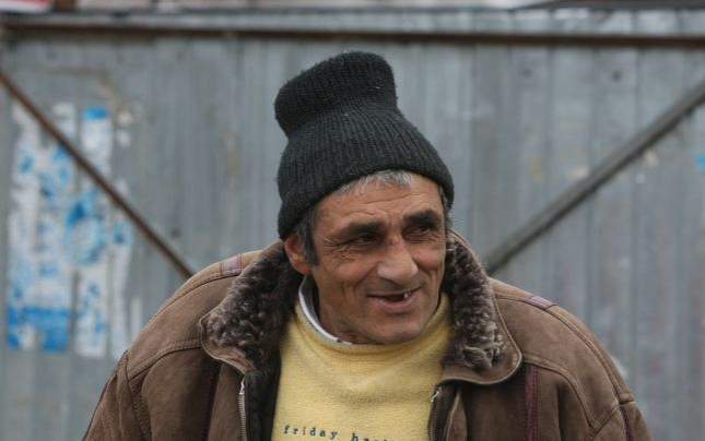 Bărbatul are din nou probleme cu banii