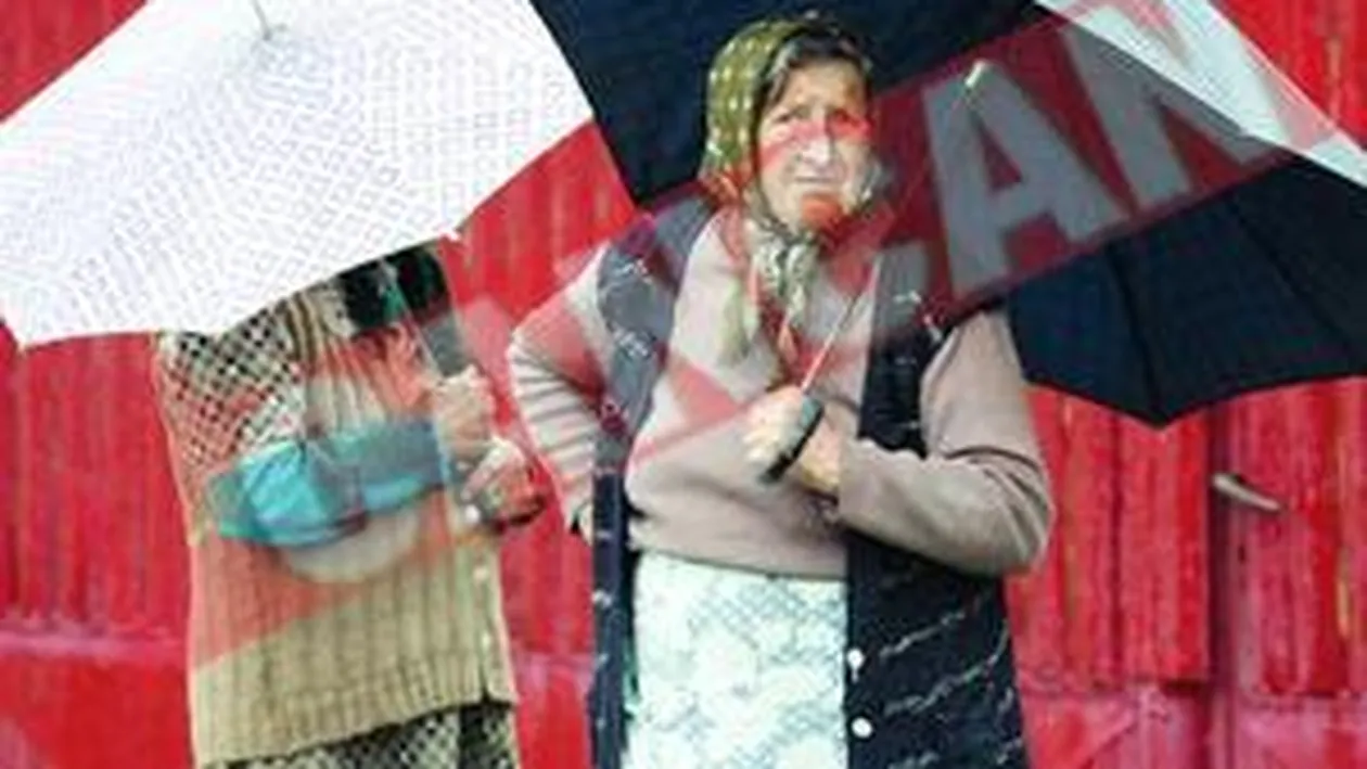 Tariceanu majoreaza pensiile, Basescu bea cafea cu gunoierii