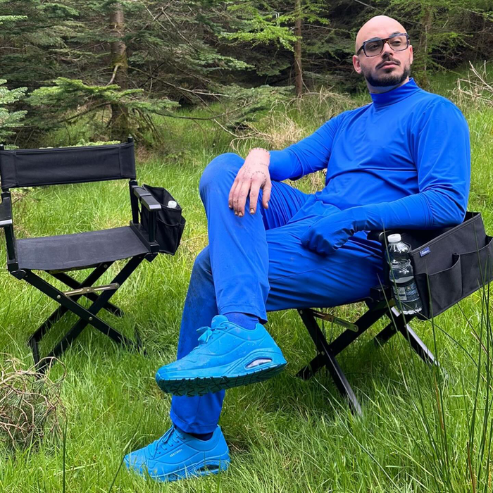 Victor Dorobanțu va juca și în al doilea sezon al serialului Wednesday! Imagini din culise cu actorul și starurile de la Hollywood