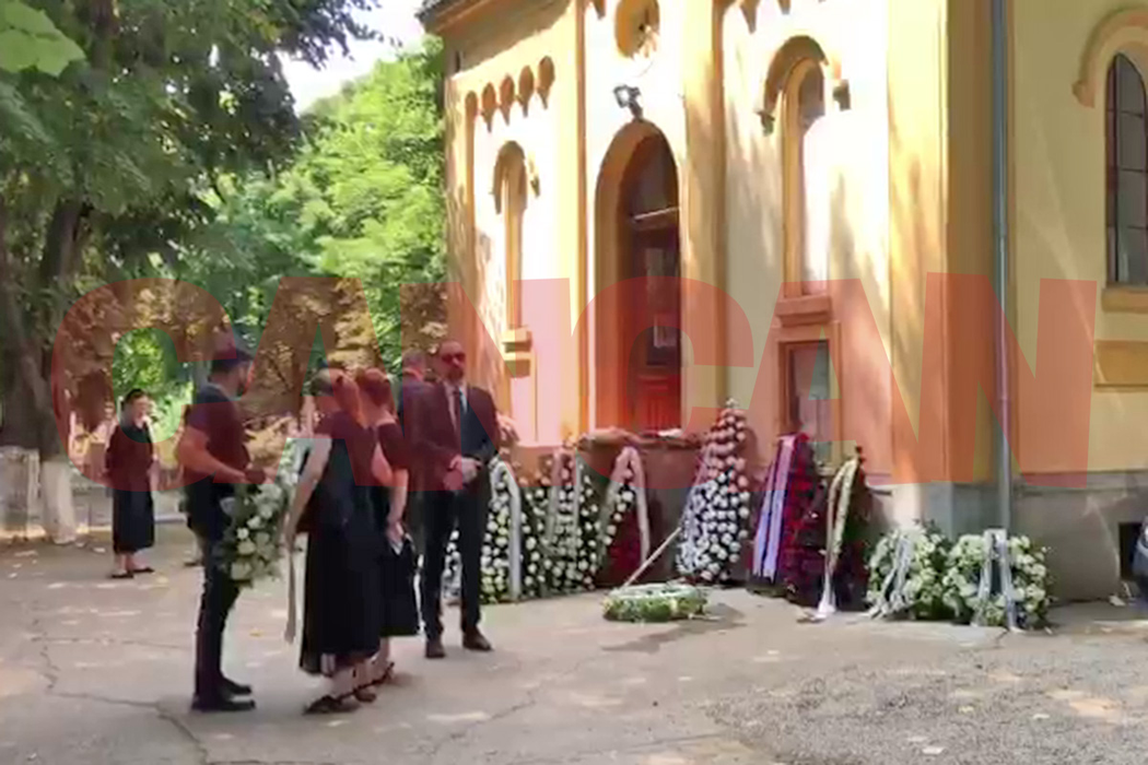 La înmormântare au participat mulți dintre cei care l-au cunoscut și l-au apreciat pe Peter Imre (Foto: CANCAN.RO)