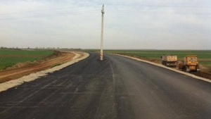 Numai in Romania se poate asa ceva! Stalpul din mijlocul centurii! FOTO demential !