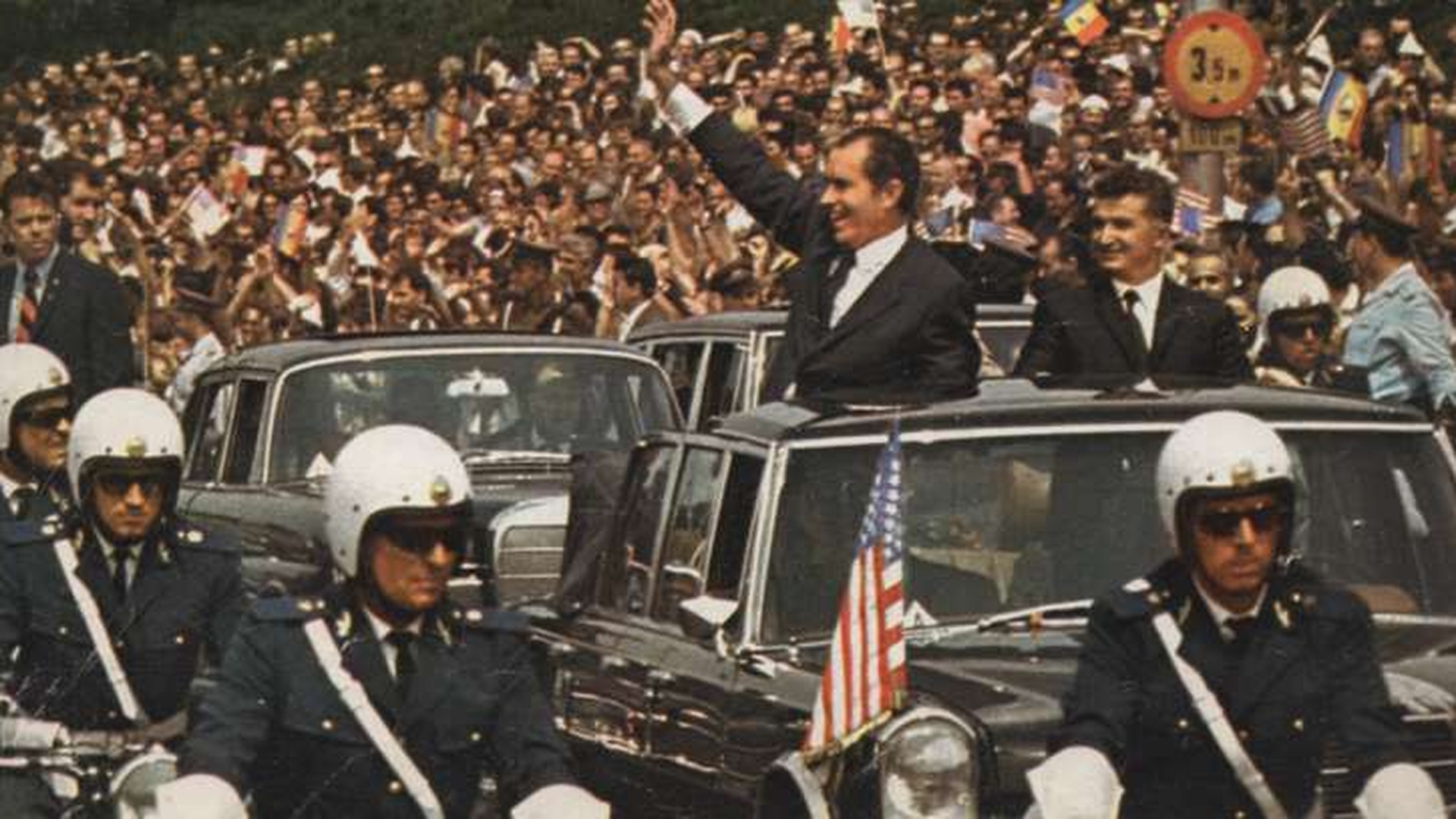 Mai avem un singur dor: Nixon în Piața Obor