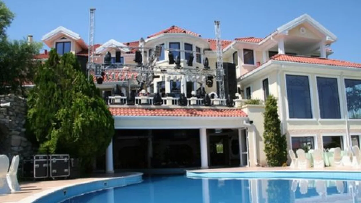 Detalii despre incendiul care a distrus conacul lui Irinel Columbeanu. Ce scot la iveală imaginile văzute din satelit: „A fost un furt deghizat”