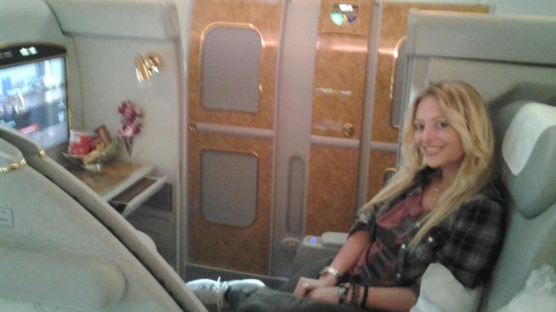 Logodnicul o rasfata peste masura! Delia calatoreste cu un super-avion de lux in vacanta ei din Thailanda!