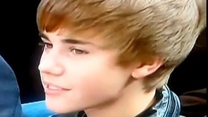 VIDEO Justin Bieber a fost huiduit pe terenul celor de la New York Knicks!