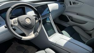 Prototipul mașinii electrice făcute la Cluj a fost scos pe stradă. Cum arată bijuteria creată în România