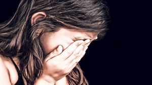 O copilă de 10 ani din Pașcani, abuzată sexual. Bărbatul a fost condamnat la 7 ani de închisoare
