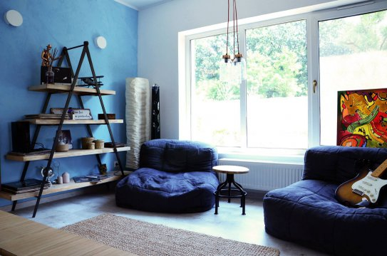 În casa lui Smiley și a Ginei Pistol predomină nuanțele de albastru