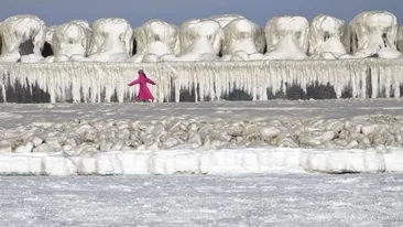 Atenţie, avertizare de polei şi ploi! Trei zile de stat în casă, la căldură! Vezi prognoza