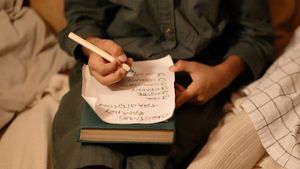 Scrisoarea emoționantă a lui Ioan Costel, băiețelul care i-a cerut zacuscă și "suc cu bule" lui Moș Crăciun