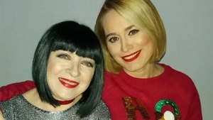 Andreea Esca și Neti Sandu, ironizate în serialul Clanul. Oare cum a difuzat Pro TV această secvență?