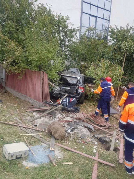 Bolidul lui ”Briceag” s-a oprit în curtea unui craiovean