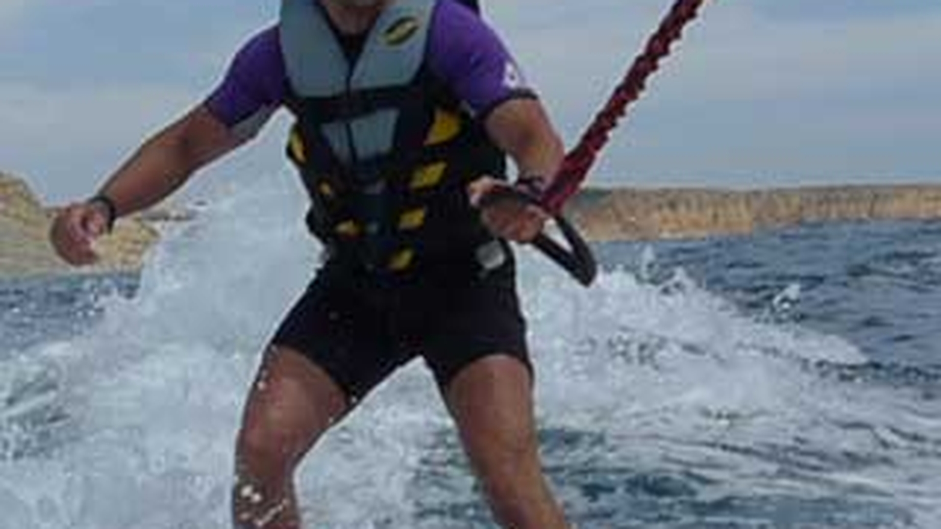 Dani Otil face lobby pentru wakesurfing! "E mai bine decat sa parai un skijet limitat si sa te mai si ciocnesti cu vreun manelist"