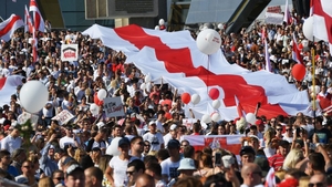 Protestele continuă în Belarus! A fost declanșată o grevă generală. Muncitorii au ieșit pe străzi, iar prezentatorii televiziunii de stat au lăsat studiourile goale