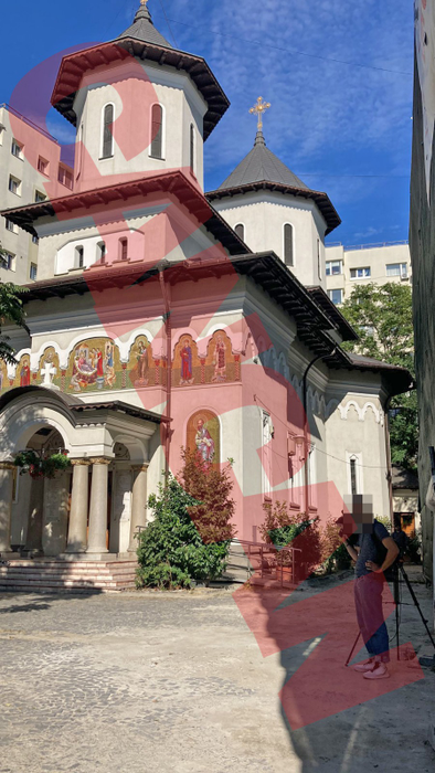 Laurențiu Reghecampf și Corina Caciuc sunt așteptați să ajungă la Biserică