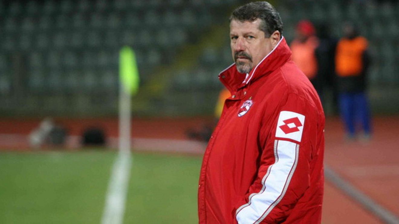 Dinamo urmeaza modelul oltenesc! Doi caini pe stema, doi "caini" pe banca! Ce mutarea pregateste Negoita!