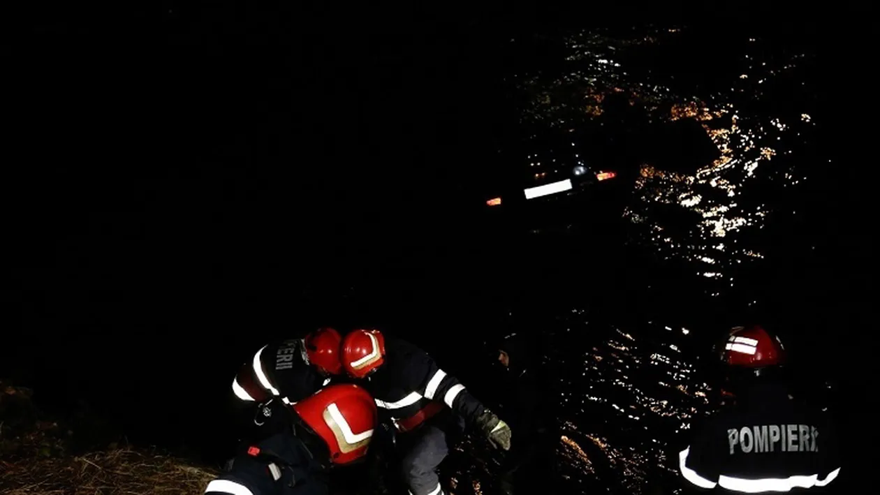 Şase persoane au fost rănite după ce au plonjat cu maşina în râul Dâmboviţa!