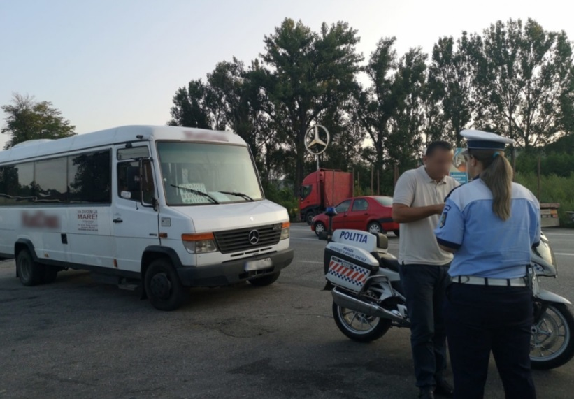 Un șofer de microbuz beat a fost reclamat de pasageri la 112. Cât de mare a fost alcoolemia bărbatului